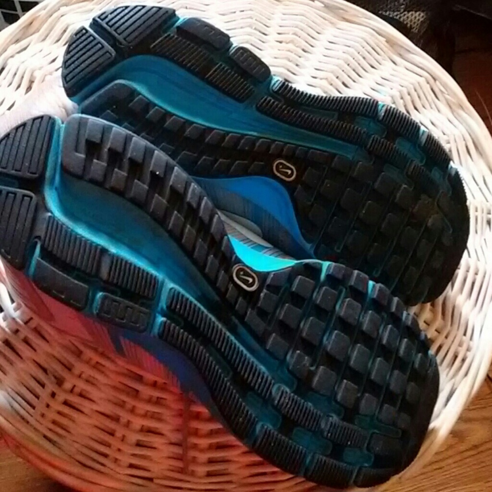 Nike Sneakers - Picture 5 of 8